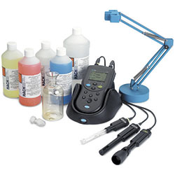 Medidor portátil de pH, conductividad / TDS y oxígeno disuelto, kit de laboratorio para la calidad del agua, con electrodo de pH de recarga, celda de conductividad y sensor luminiscente de OD, cable de 1 m Hach HQ40d 8506000