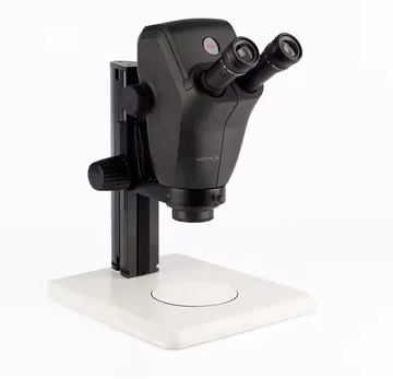 Estereomicroscopio con cámara Leica Ivesta 3
