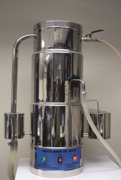 Destilador de agua de 4 L/H con tanque de almacenamiento de 50 L Fravill DES040D