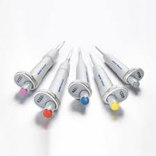 Pipetas monocales, paquete de 3, 1 canal, variable, Incluye: 0,5 – 10 µL, 10 – 100 µL, 100 – 1000 µL Eppendorf 4924000908